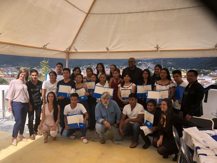 Youth from Mexico receive certificates