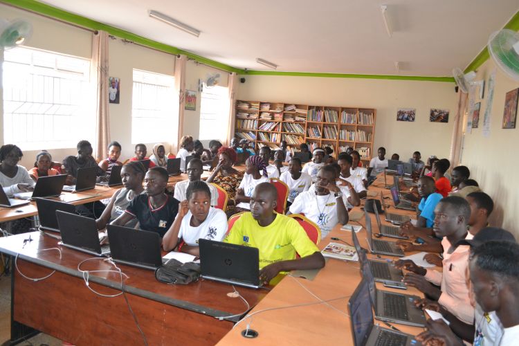 Youth peacemakers in class