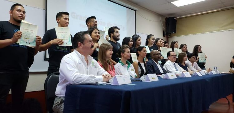 Youth in Tijuana receive certificates