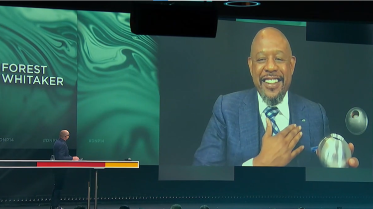 Forest Whitaker receiving his German Sustainability Award